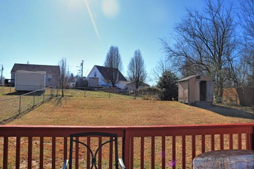 Beautiful cul-de-sac home!!! with a FENCED IN YARD! - image 4