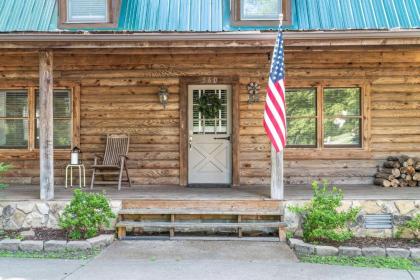 Campbell Log Cabin! Historic Charm Modern Luxury