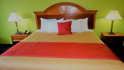 Oak Tree Inn & Suites - image 6
