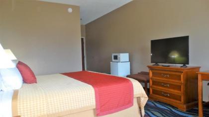 Oak Tree Inn & Suites - image 7