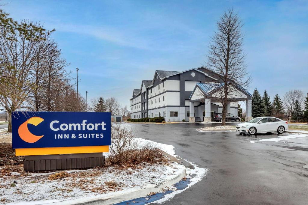 Comfort Inn & Suites Liverpool NY - main image
