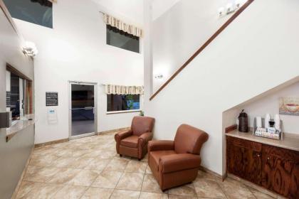 Super 8 by Wyndham Clayton - image 9