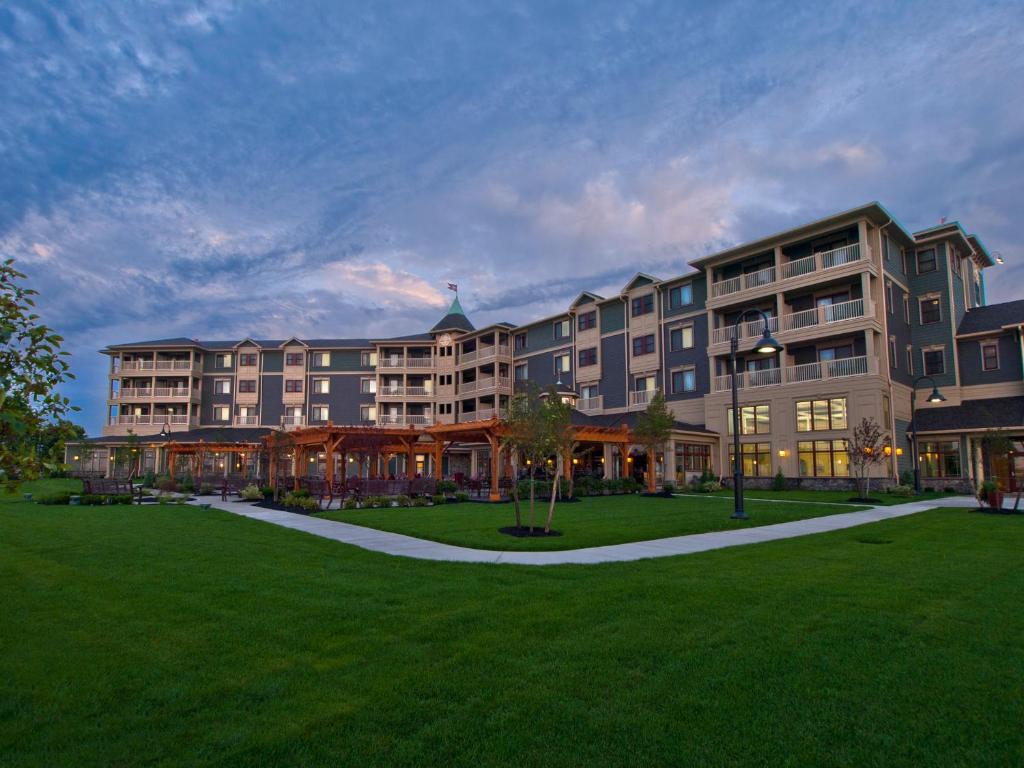 1000 Islands Harbor Hotel - main image
