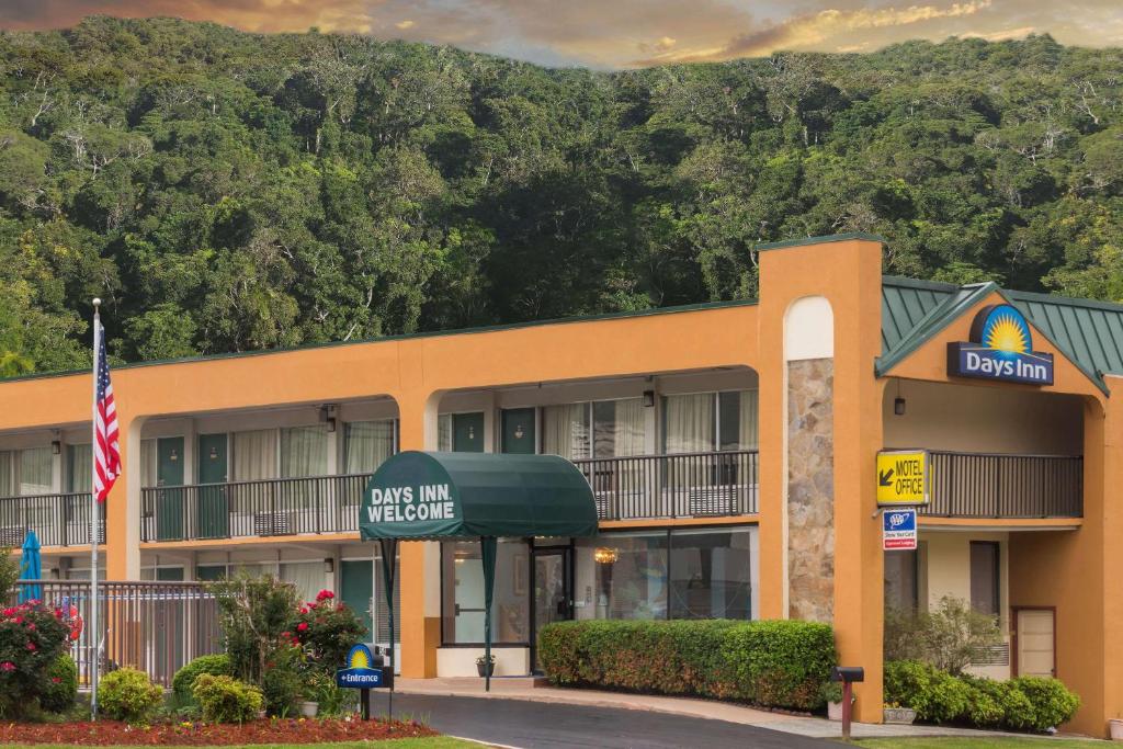 Days Inn by Wyndham Clayton - main image
