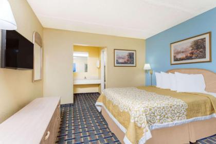 Days Inn by Wyndham Clayton - image 11