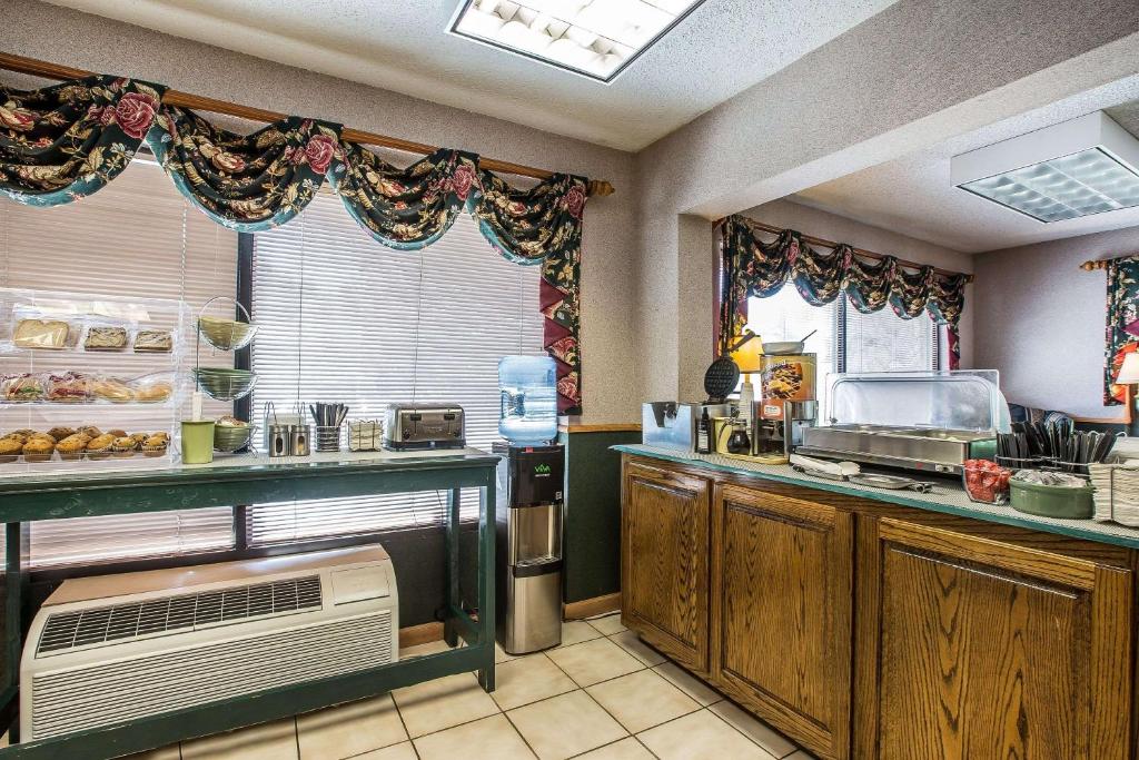 Quality Inn & Suites Mount Chalet - image 3