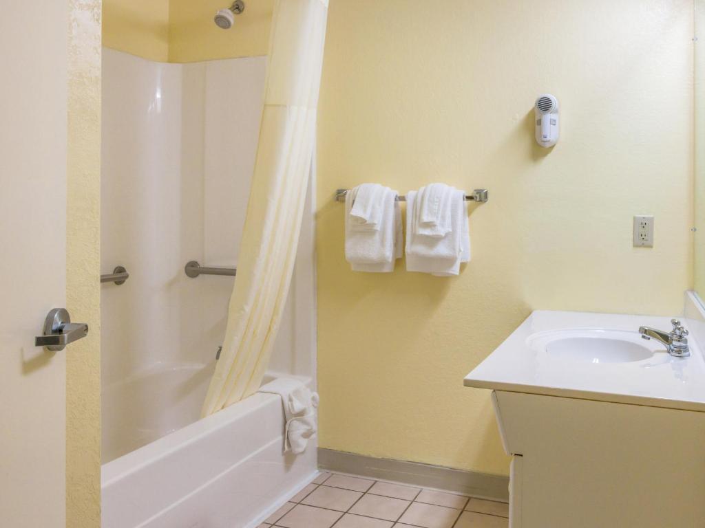 Americas Best Value Inn - Clayton - image 7