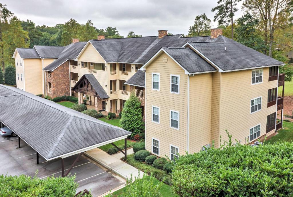 Clayton Condo on Kingwood Golf Course Near Main St - image 3