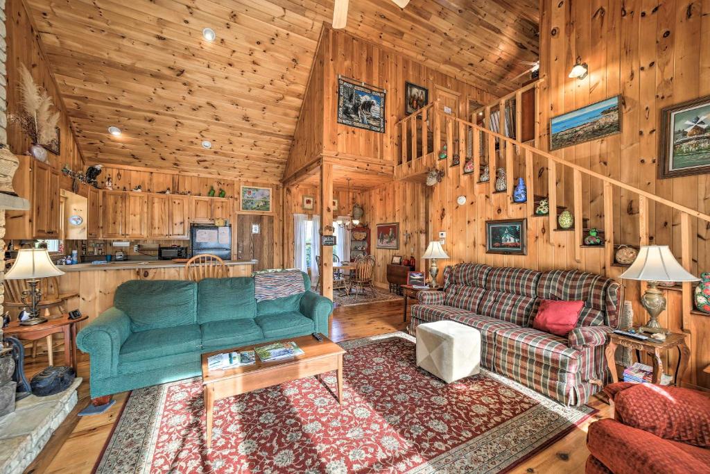 Pet-Friendly Cozy Cabin with Views By Black Rock! - image 2