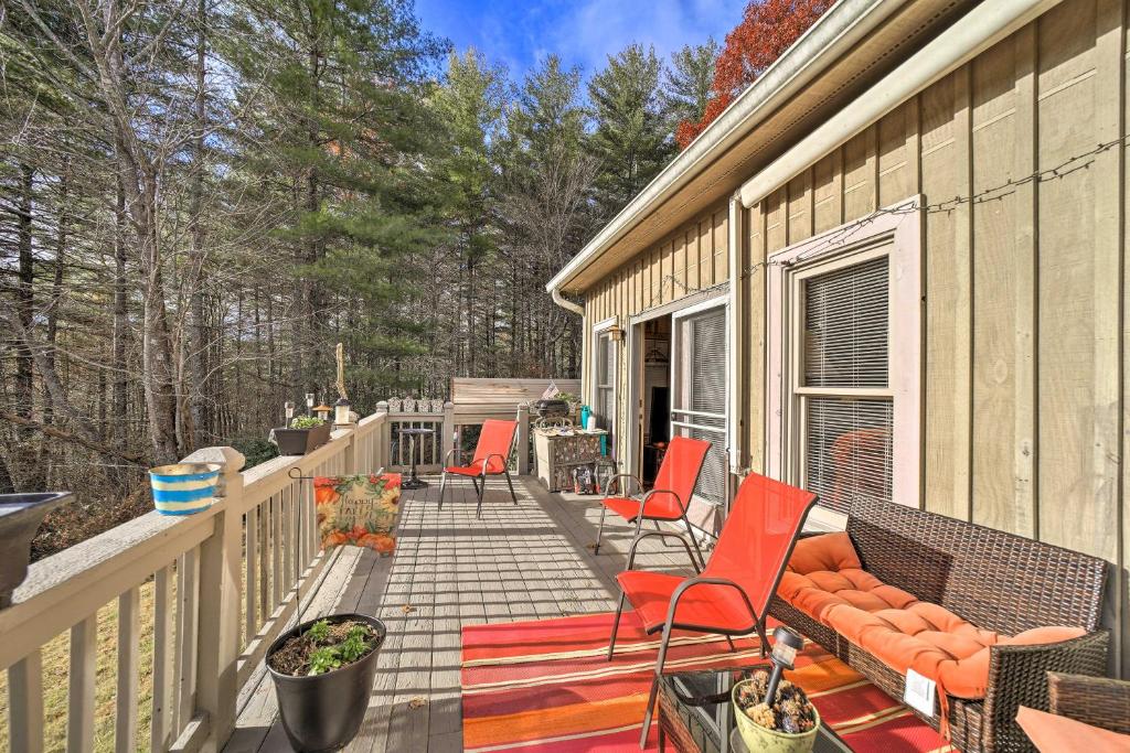 Pet-Friendly Cozy Cabin with Views By Black Rock! - image 4