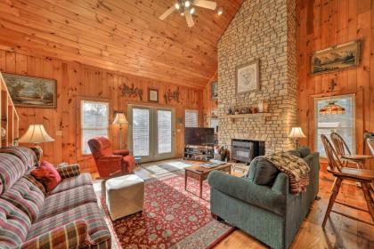 Pet-Friendly Cozy Cabin with Views By Black Rock! - image 5