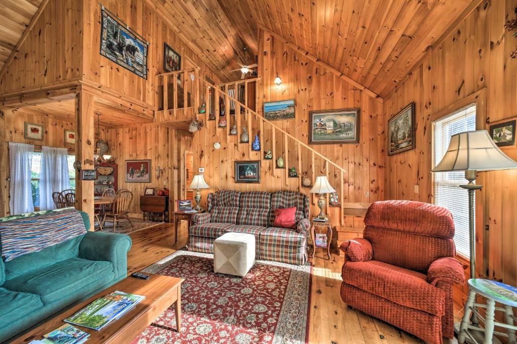 Pet-Friendly Cozy Cabin with Views By Black Rock! - image 7