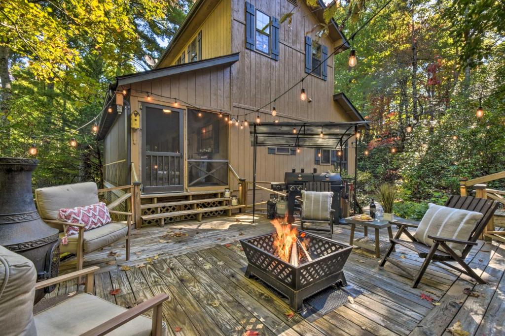 Unique Nature Lovers Haven Fire Pit and BBQ! - main image