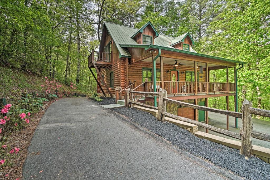 Luxe Clayton Cabin with Expansive Deck and Grill! - image 4