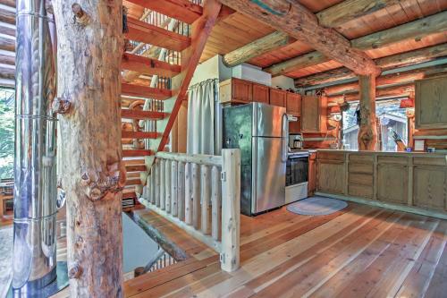 Cozy Easton Cabin with Wenatchee Natl Forest Views! - image 4