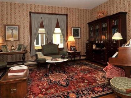 Victorian Loft Bed and Breakfast - image 15