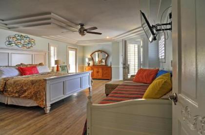Breezy White Sands House Steps to Gulf Shore! - image 2
