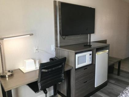 HomeTown Inn - image 14