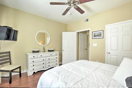 Updated and Modern Condo - 4 Mi to Clearwater Beach! - image 14