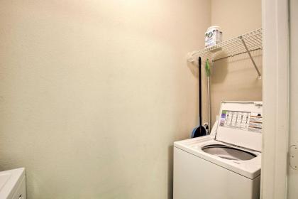 Updated and Modern Condo - 4 Mi to Clearwater Beach! - image 3