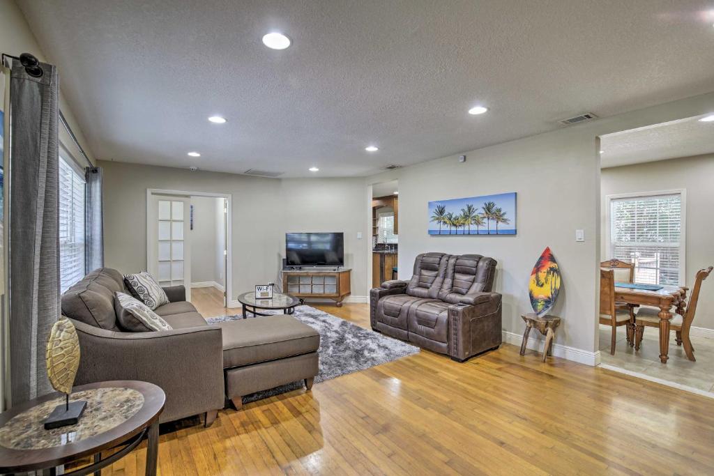 Home with Fire Pit - 5 Mi to Clearwater Beach! - image 4