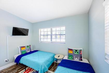 Clearwater Bungalow - image 11