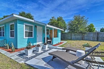 Coastal Cabana 2 Blocks to Clearwater Harbor Clearwater Florida