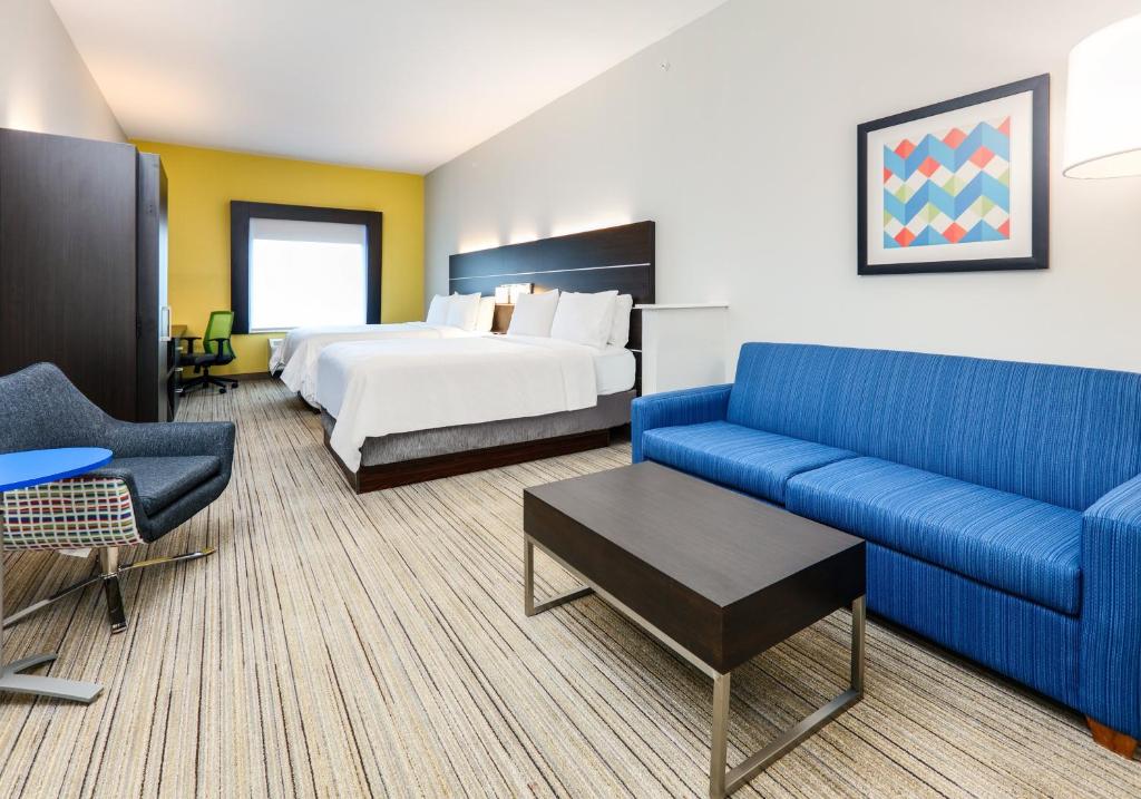 Holiday Inn Express Hotel & Suites Cleburne an IHG Hotel - image 4