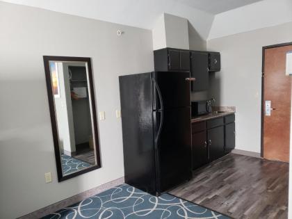 Days Inn & Suites by Wyndham Cleburne TX - image 11