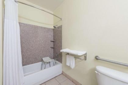 Days Inn & Suites by Wyndham Cleburne TX - image 3