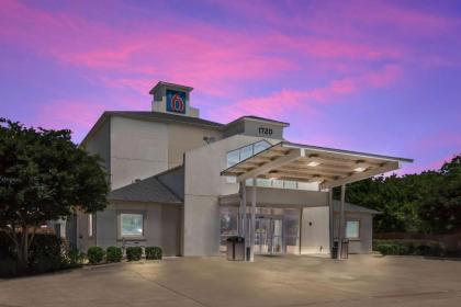 Motel 6 Cleburne