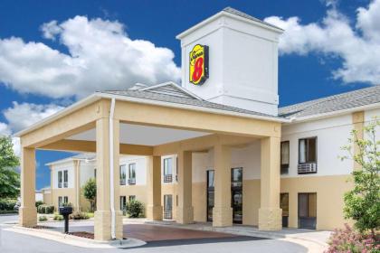 Super 8 by Wyndham Clemmons/Winston-Salem Area - image 1