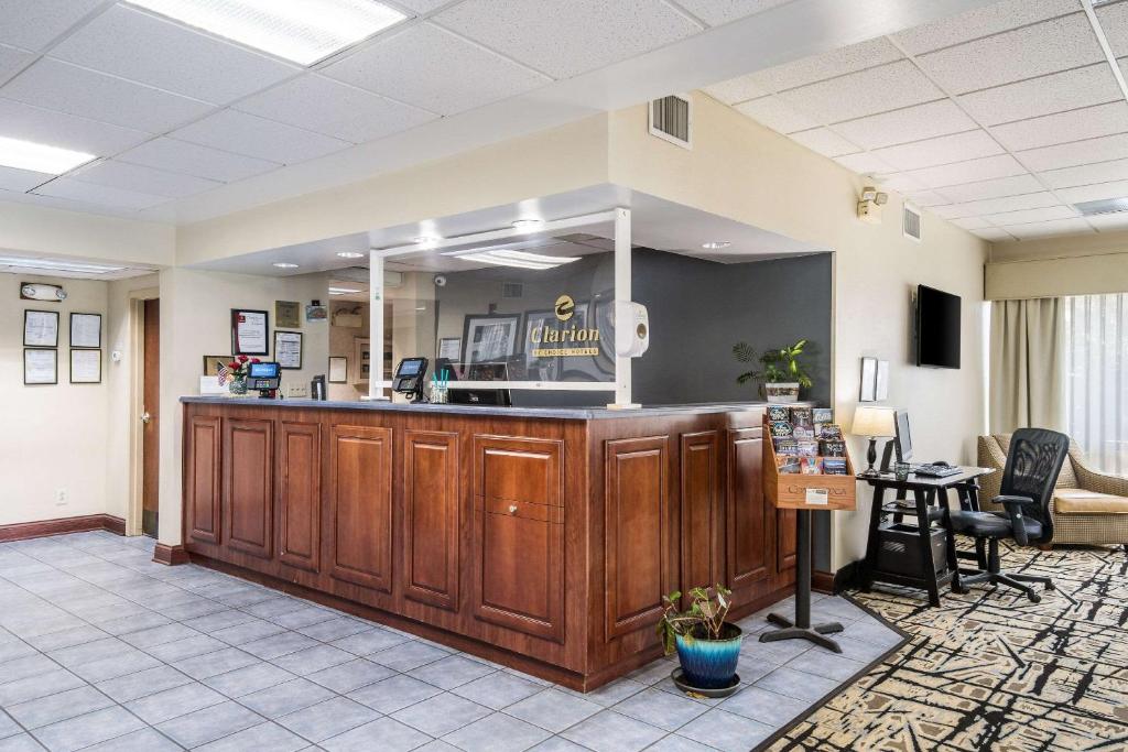 Clarion Inn Cleveland - image 5