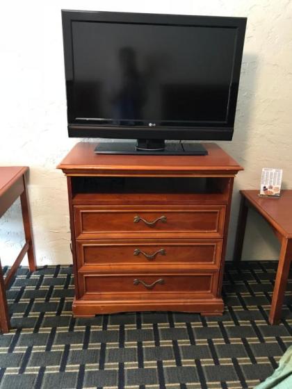 Applegate Inn - image 2