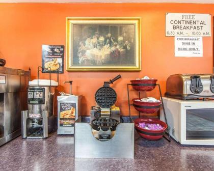 Econo Lodge Cleveland - image 10
