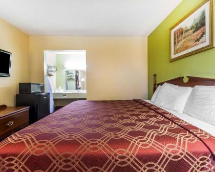 Econo Lodge Cleveland - image 12