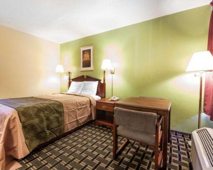 Econo Lodge Cleveland - image 3