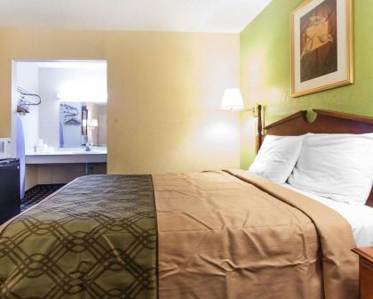 Econo Lodge Cleveland - image 5