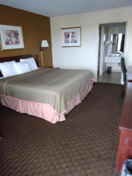 Howard Johnson by Wyndham Cleveland - image 12