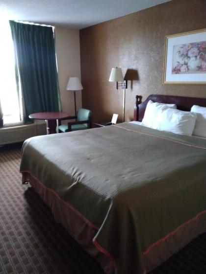 Howard Johnson by Wyndham Cleveland - image 14