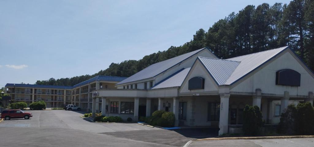 Howard Johnson by Wyndham Cleveland - image 2