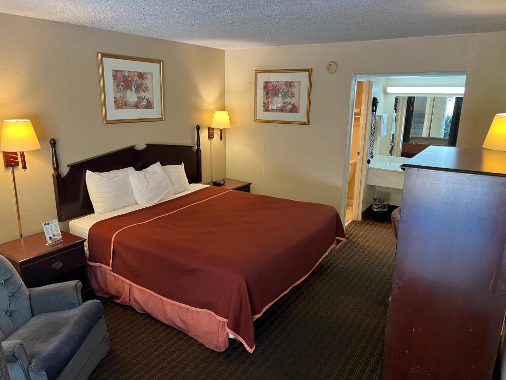 Howard Johnson by Wyndham Cleveland - image 6