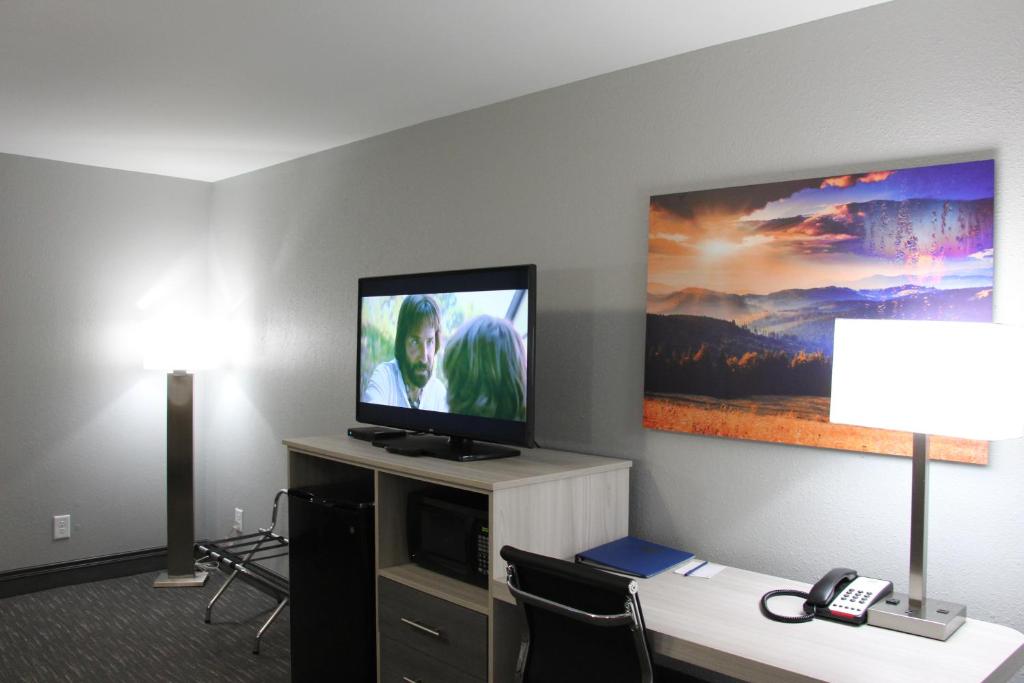 Comfort Inn & Suites Cleveland - image 6