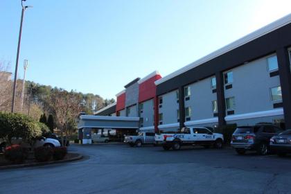 Comfort Inn & Suites Cleveland - image 2