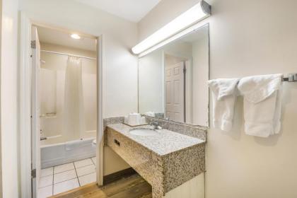 Knights Inn - Cleveland - image 12