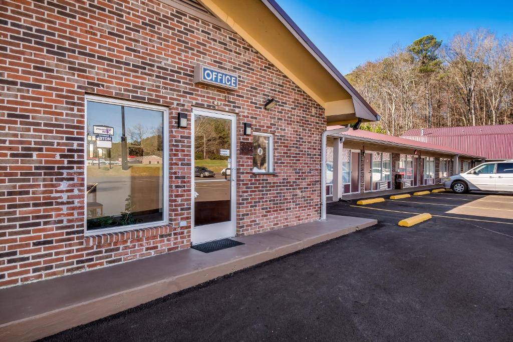Knights Inn - Cleveland - image 6