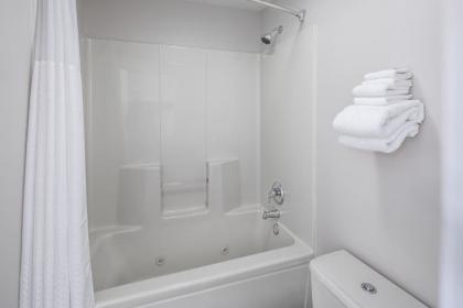 Baymont by Wyndham Cleveland - image 14
