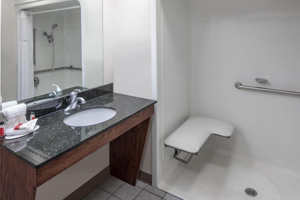 Baymont by Wyndham Cleveland - image 3