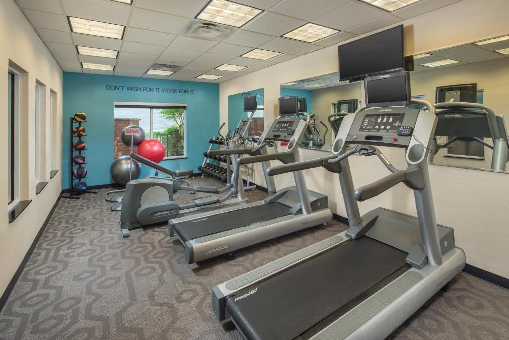 Fairfield Inn and Suites Cleveland - image 6