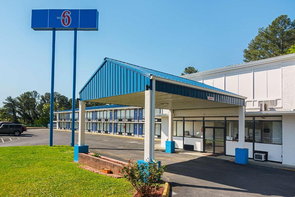 Motel 6-Cleveland TN - main image